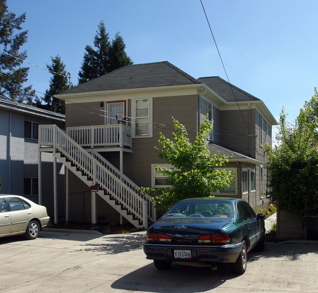 1372 Charnelton St in Eugene, OR - Foto de edificio - Building Photo