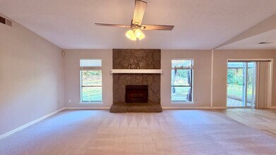 630 Lake Forest Ct in Roswell, GA - Foto de edificio - Building Photo