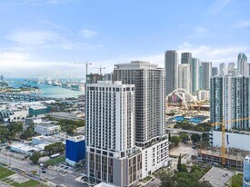 1642 NE 1st Ave in Miami, FL - Building Photo