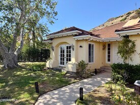 1922 Golden Sky Cir in Westlake Village, CA - Building Photo