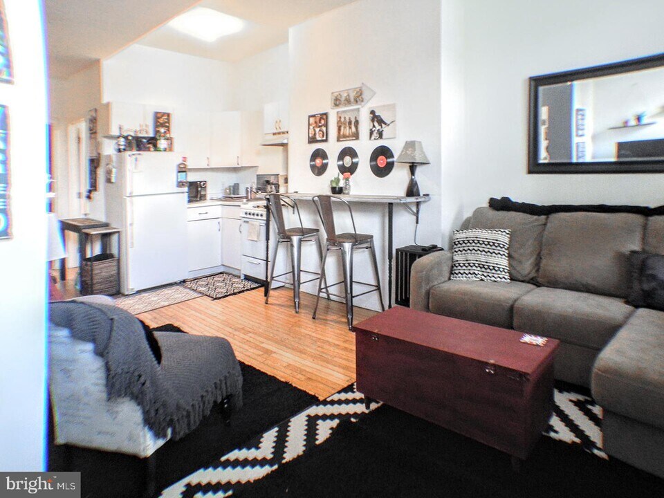 958 N 2nd St-Unit -2ND FLR in Philadelphia, PA - Building Photo