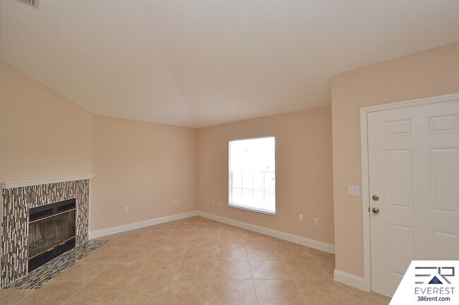 9 Prince Kaarel Ln in Palm Coast, FL - Building Photo - Building Photo