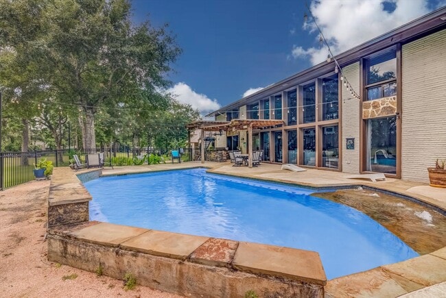 property at 22 Winged Foot Dr