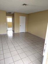 2553 Ellis St, Unit D in North Las Vegas, NV - Building Photo - Building Photo