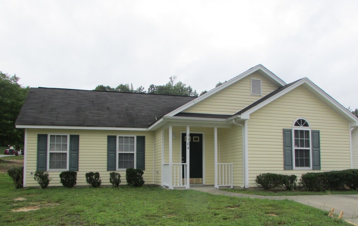 3304 Hunting Wood Ct in Gastonia, NC - Building Photo