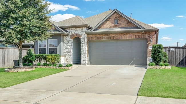 2815 Torrey Pines Dr