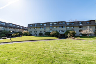 Four Season Townhouses in Eugene, OR - Building Photo - Building Photo