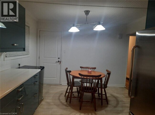 16 Acorn Ln in Brantford, ON - Building Photo - Building Photo