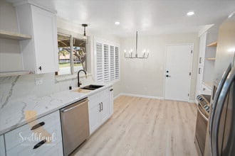 40002 Village 40 in Camarillo, CA - Building Photo - Building Photo