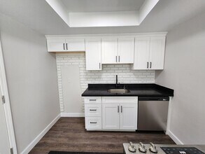 1134-1134 Clinton Rd in Sacramento, CA - Building Photo - Building Photo