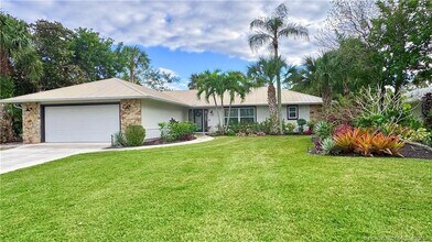 323 SW Ridge Ln in Stuart, FL - Building Photo - Building Photo
