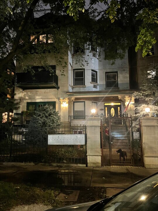 4518 N Sheridan Rd in Chicago, IL - Building Photo