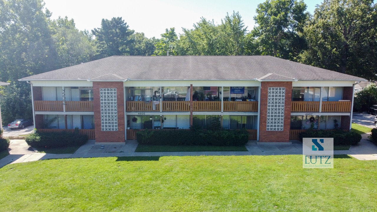 Bel Aire Apartments in Overland Park, KS - Building Photo