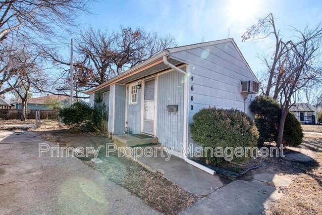 property at 4600 N Hamilton Dr