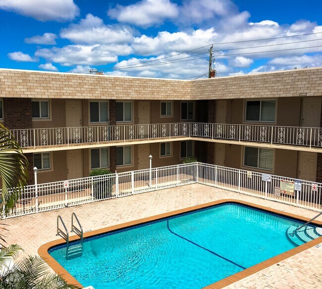 Lee Manor Apartments in Hollywood, FL - Foto de edificio - Building Photo