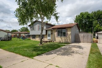 15841 Dort St in Roseville, MI - Building Photo - Building Photo