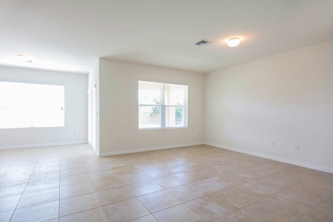 218 SE 8th St in Cape Coral, FL - Building Photo - Building Photo