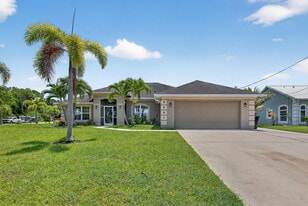5547 NW Cordrey St in Port St. Lucie, FL - Building Photo