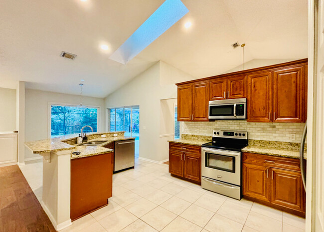 10122 Pointview Ct in Orlando, FL - Building Photo - Building Photo