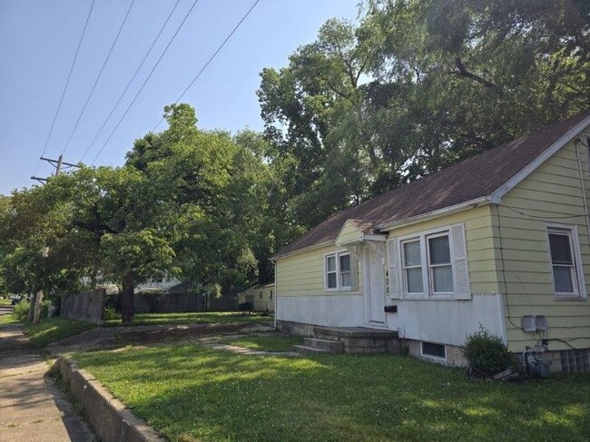 400 NE Rock Island Ave in Peoria, IL - Building Photo - Building Photo
