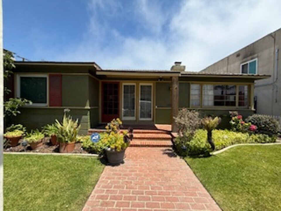 176 Quincy Ave in Long Beach, CA - Building Photo