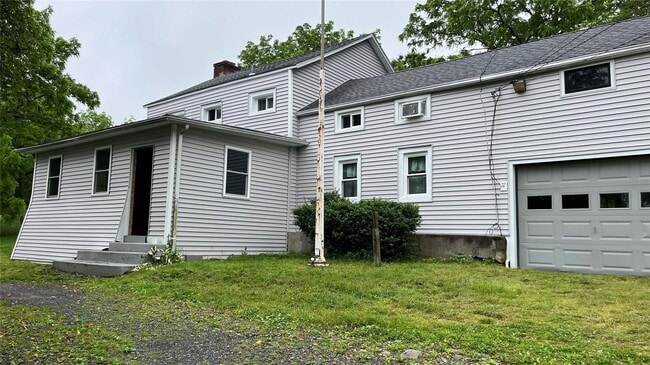 131 S Putt Corners Rd in New Paltz, NY - Building Photo - Building Photo