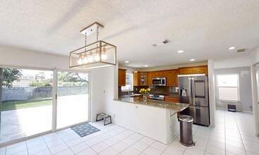 8422 SW 44th Pl in Davie, FL - Building Photo - Building Photo