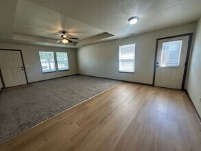 128 SE Rock Garden Ln in Lee's Summit, MO - Building Photo - Building Photo