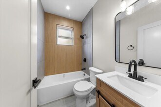 2134 N Bingham St, Unit 1R in Chicago, IL - Building Photo - Building Photo