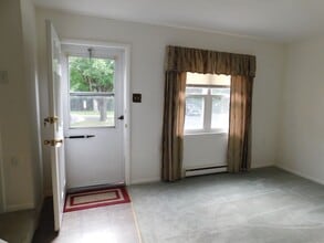 205 Moore Dr in Berryville, VA - Building Photo - Building Photo