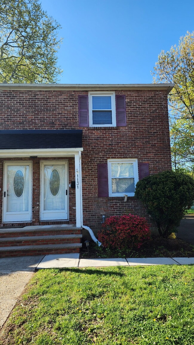 property at 1131 South Ave W