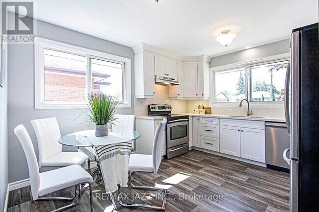 325 Poplar St in Oshawa, ON - Building Photo - Building Photo