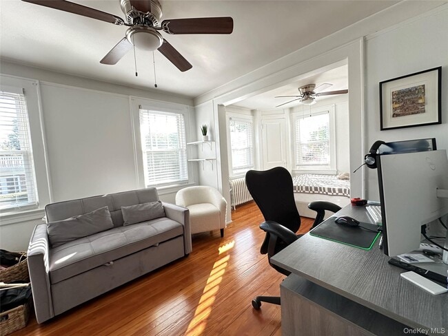 157 Clinton Ave in Huntington, NY - Building Photo - Building Photo