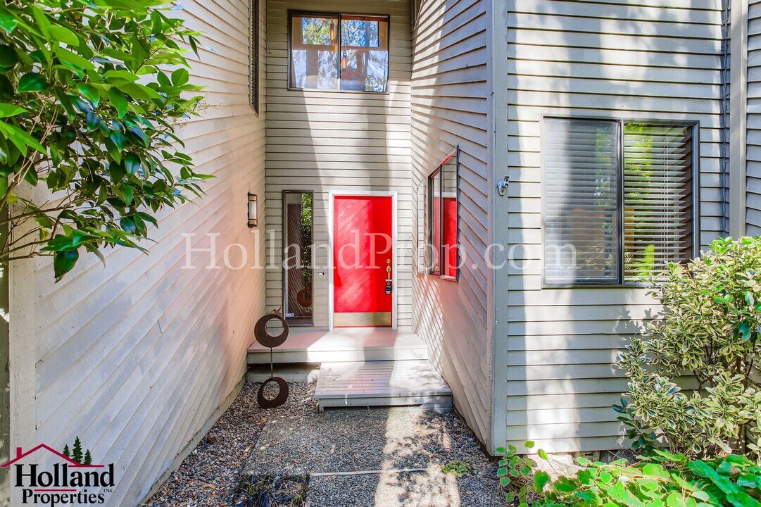 18115 SW Pheasant Ln in Beaverton, OR - Building Photo