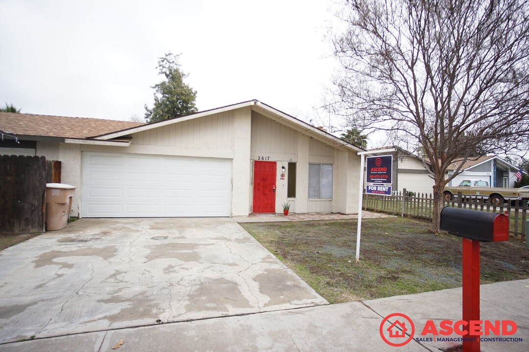 2617 Aberdeen Ct in Bakersfield, CA - Building Photo