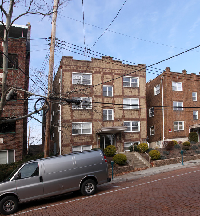 724 Roselawn Ave in Pittsburgh, PA - Foto de edificio - Building Photo