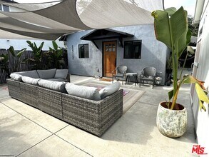 2241 1/2 Harwood St in Los Angeles, CA - Building Photo - Building Photo