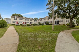 2511 Kent Town Pl in Hyattsville, MD - Foto de edificio - Building Photo