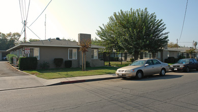 4530 E Sierra Madre Ave in Fresno, CA - Building Photo - Building Photo