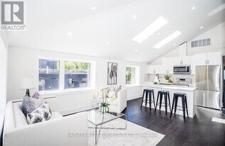 200 Munro St in Toronto, ON - Building Photo