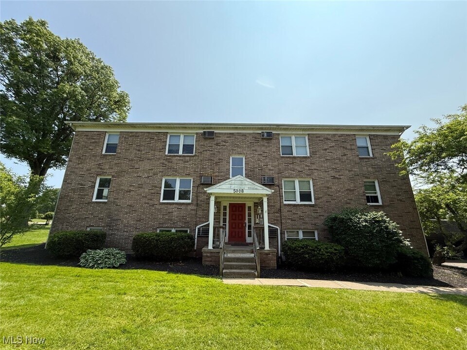 5008 West Blvd in Youngstown, OH - Building Photo