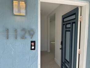 1129 NW 30th St in Miami, FL - Building Photo - Building Photo
