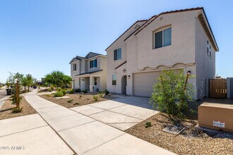 18207 W Daley Ln in Surprise, AZ - Building Photo - Building Photo