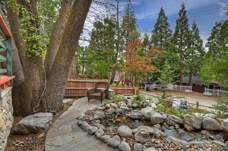 295 Sunset Dr in Lake Arrowhead, CA - Foto de edificio - Building Photo