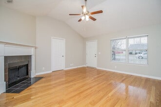 1211 Azure Way in Murfreesboro, TN - Foto de edificio - Building Photo