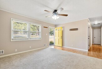 705 Lakeview Ave in La Grange, KY - Building Photo - Building Photo