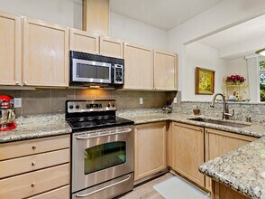 18930 Bothell Everett Hwy in Bothell, WA - Building Photo - Building Photo