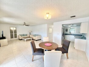 136 Harrison Rd in Naples, FL - Building Photo - Building Photo