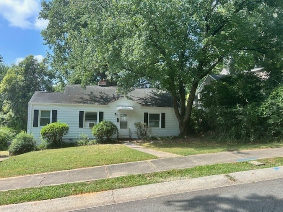 1113 Skyview Rd in Charlotte, NC - Foto de edificio