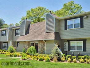 Fairfield Village At Middle Island in Middle Island, NY - Building Photo - Building Photo